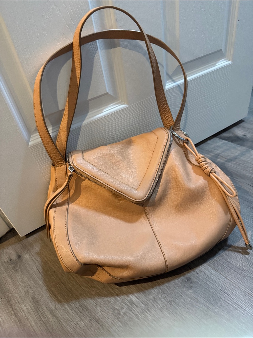 Vince Camuto Classic Beige Leather Shoulder Bag EUC